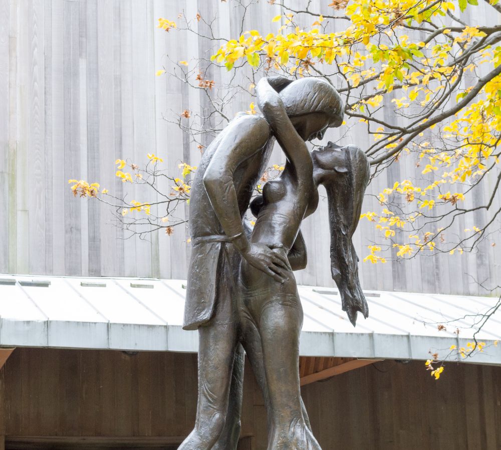 Statue of Romeo and Juliet