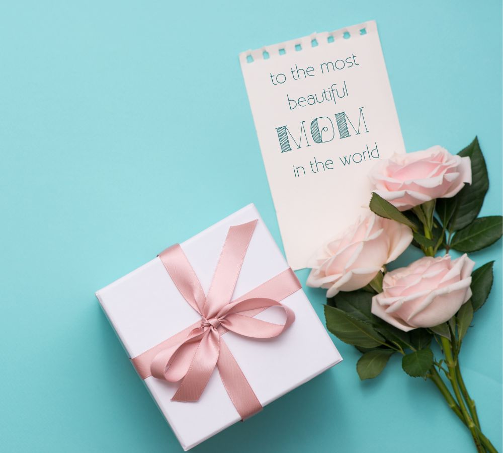 Bouquet of pink roses with gift box